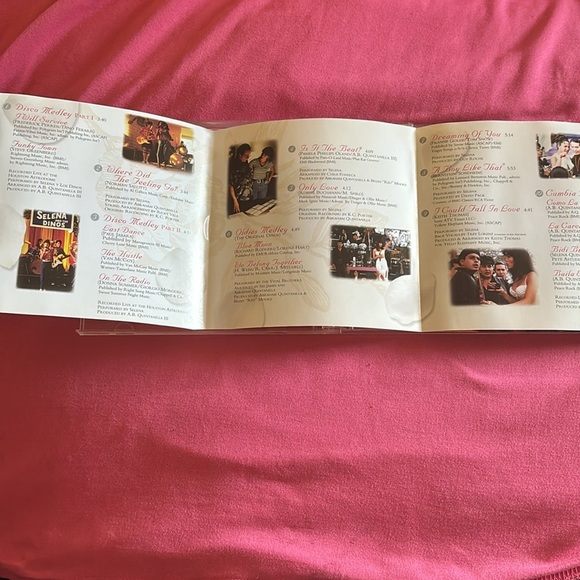 Selena - Picture 4 of 4